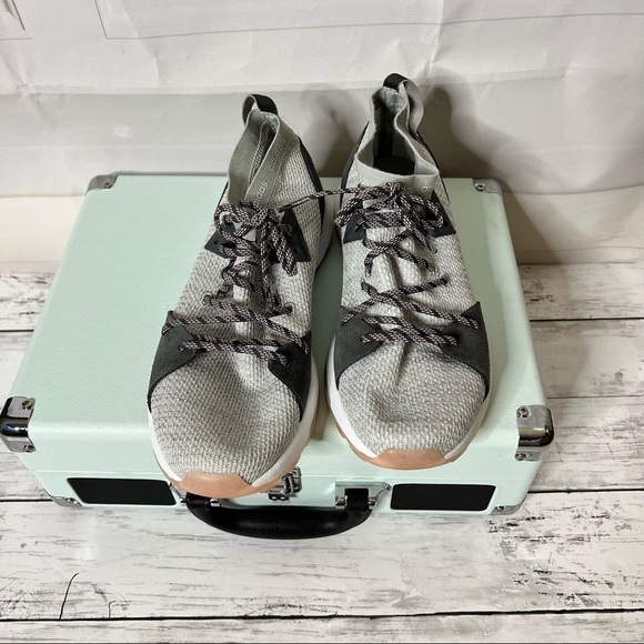 Adidas Quesa Running Trail Shoes - Picture 2 of 7